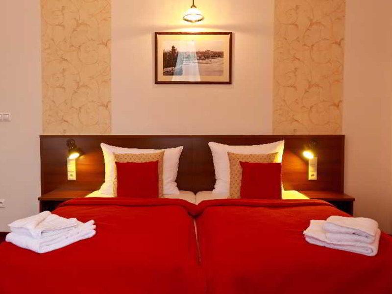 BC67DF2B86F875306EA8F7E15BE061E6