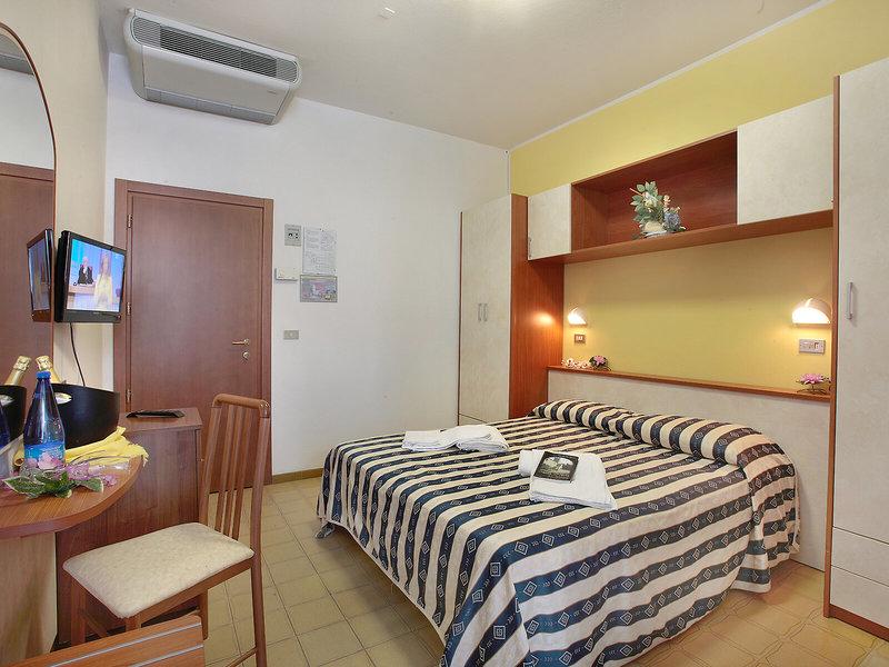 2460B7CCC626724275F2A0822438D99E