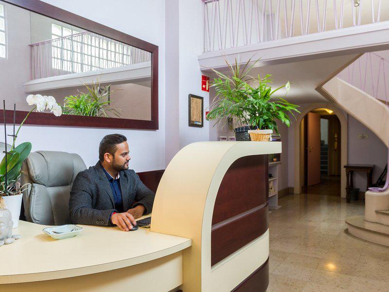 FA6E8D49AF9F1FD0992912301E7F88C2