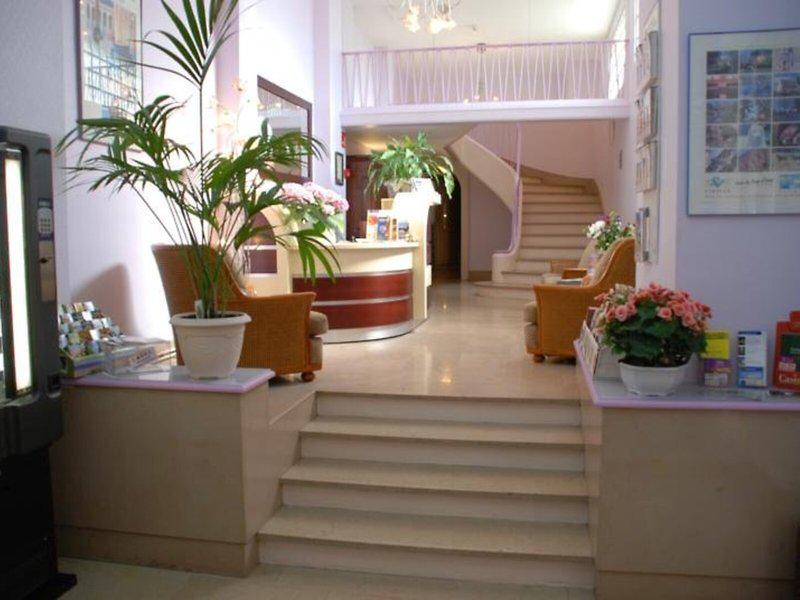 77C8AAE2773F1AB10567B3A8E40A86F2