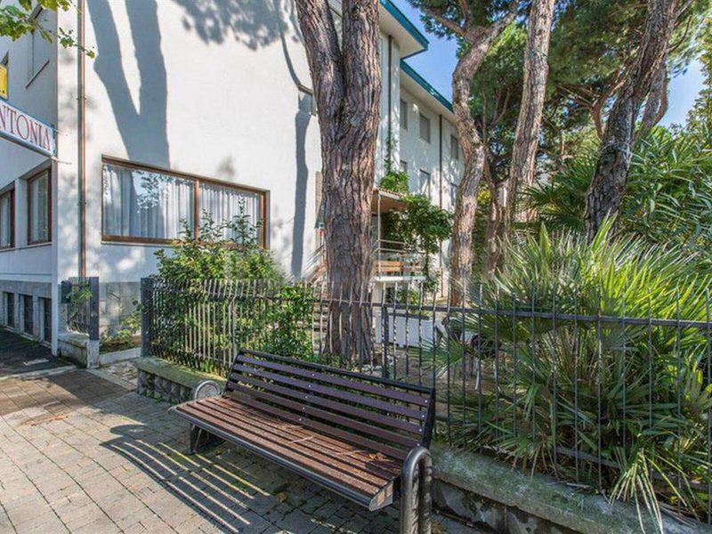 99BAF5D22EEBE7AE3EEDDE3B468E8DB4