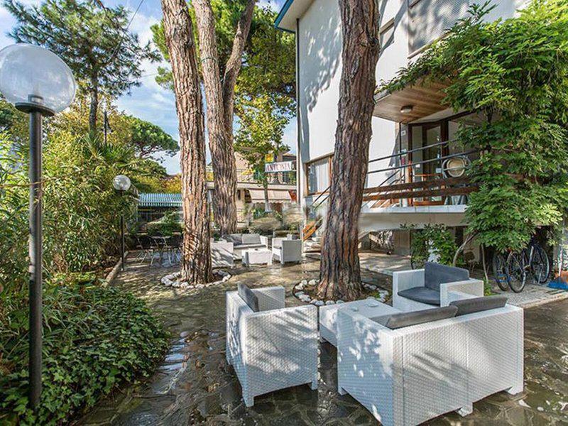 EEFC7D91BCF824473394E9C20F287A8E