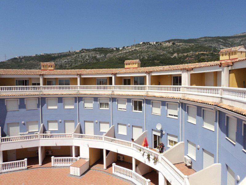 8C6F51DF65F864609FF45E5CA27C1A01