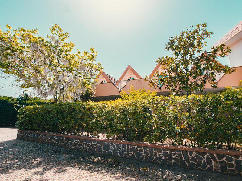 77676EDF7A981AF4C942978783F3A599