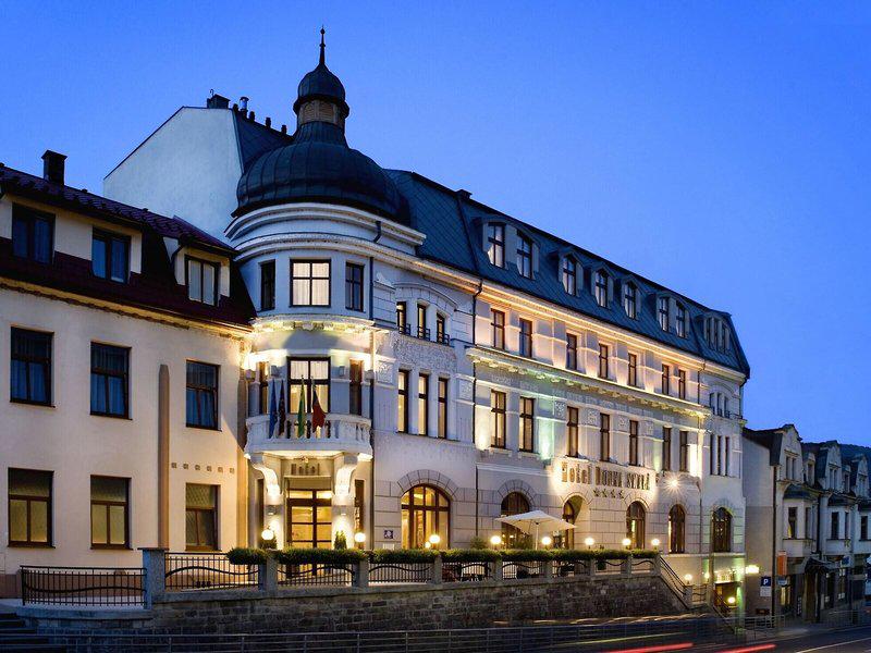 F24A91EA44C4303EEB4C8BFE2AB4946F