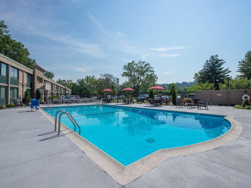 33EF0C0FC3E3A984C9D942943DD91A59