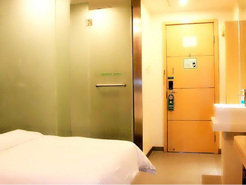 818FCE9F15844BE551E9BB6C5E9944E5