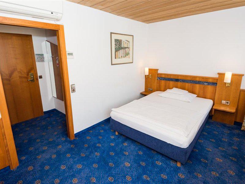 8416D92F17288890BD1D6DAF133DFB99