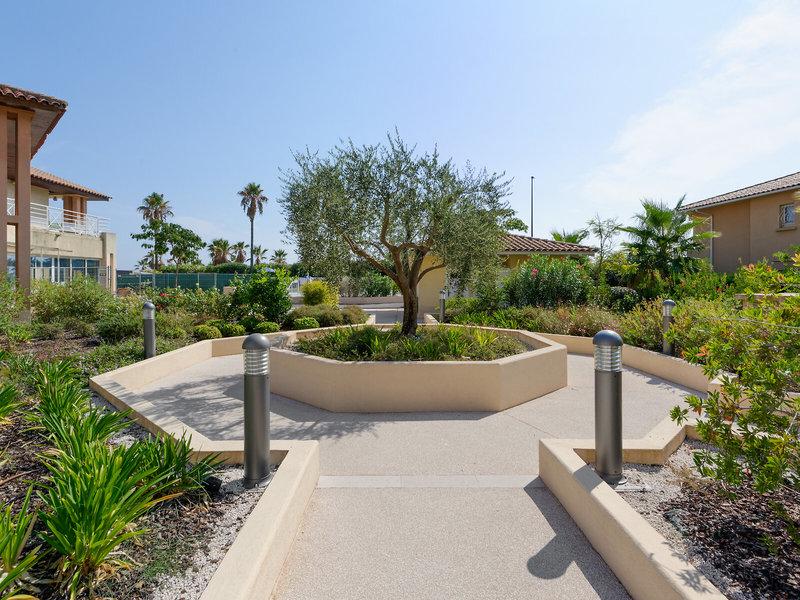 141AEFF34DB90178C01133E51C2C9CAE