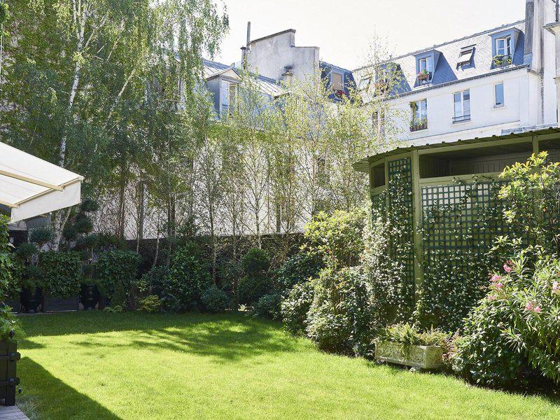 10252874DF715E0B0AE117F9A1D790B1