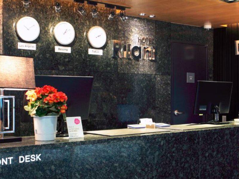 8DB08CB9051ABF94C125A92024CD3D6A