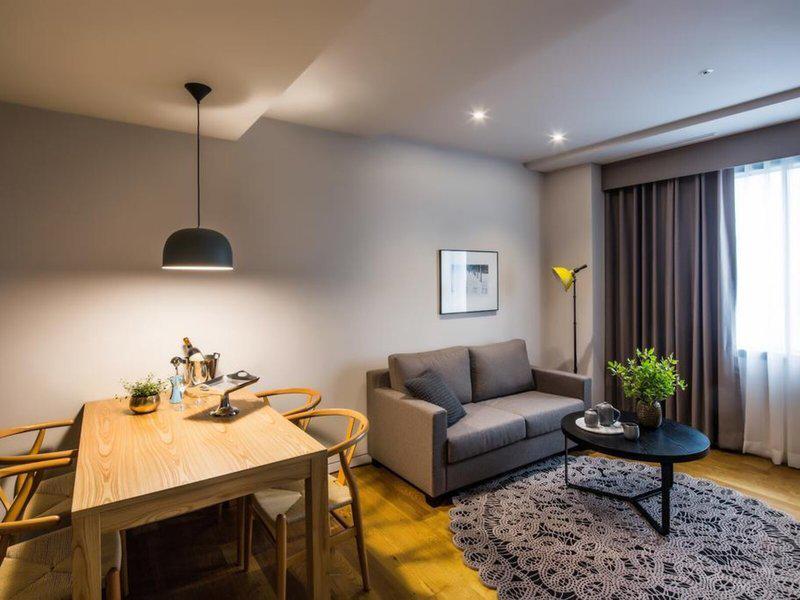 12C9654D59BFB7F6AB46EFE5B5049A35