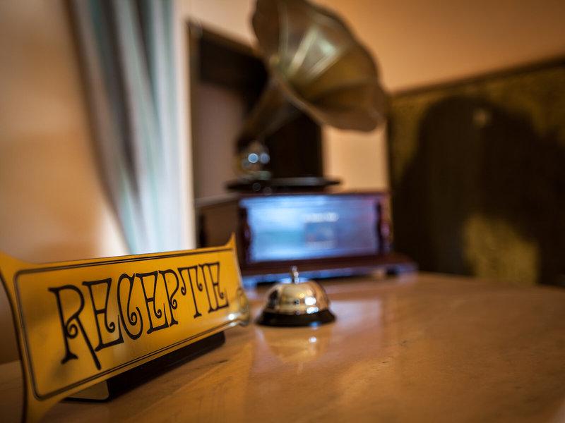 CA5DB273913E8DA5F71D15746B5CB08F