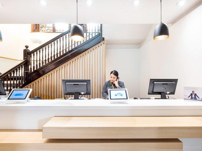 4C89F37628A69569767AD1E94E5942A0