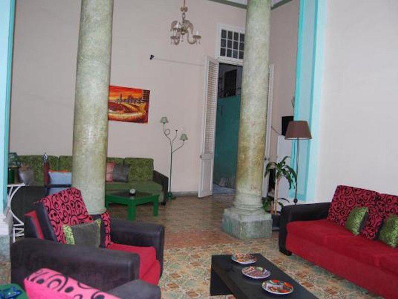 5D0317BC0301F5E200CB4897D1FCC04A