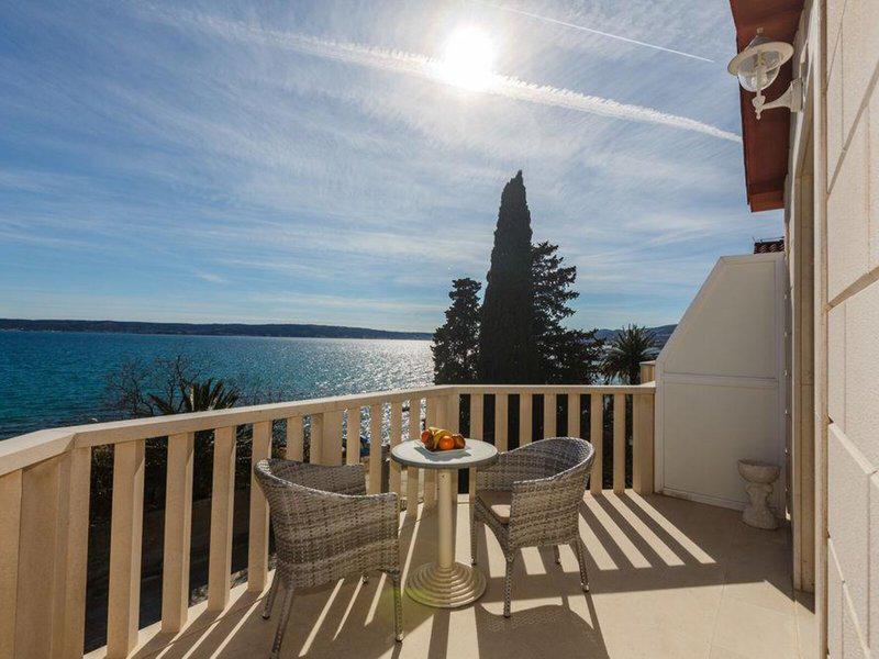 E8D6BC593E191098A8F927A31203BAA1