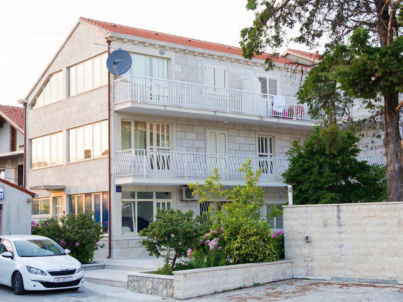 F7A82EC3AF27ADA5C3C589B2E680BE51