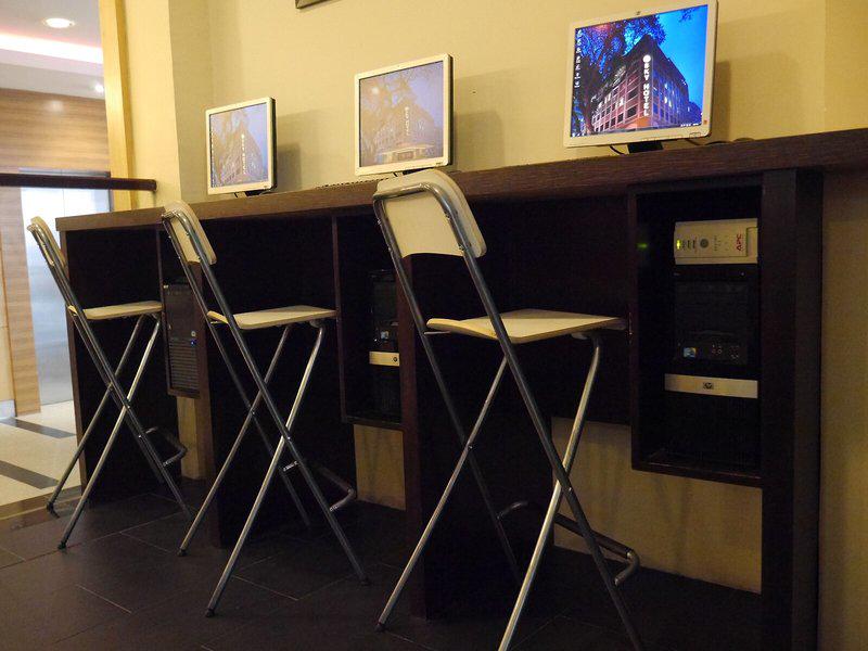 AFF87F7C4DB2401FFF03398BC7561542