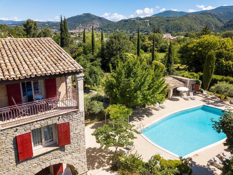 58A5F9E3FA8EE3F4DE534B92ABBA95D7