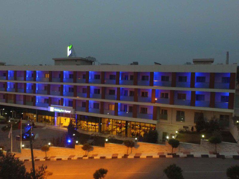 40A6069FF3255EE69FB082E4C212E4C2