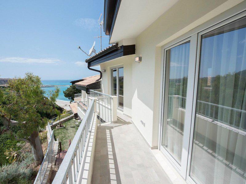 CAE03230FF6776FC6B1D51C5DBA1094B