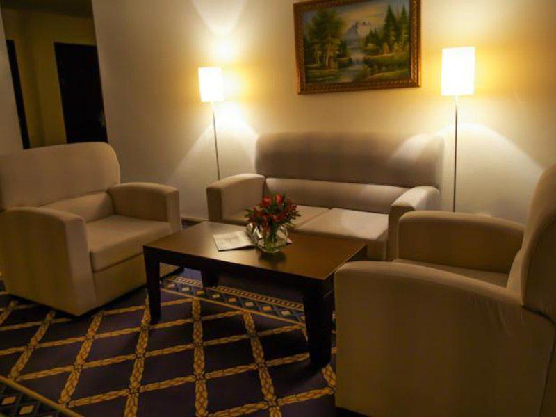 67236A7159FF3E1E1994824F1A5E42AD