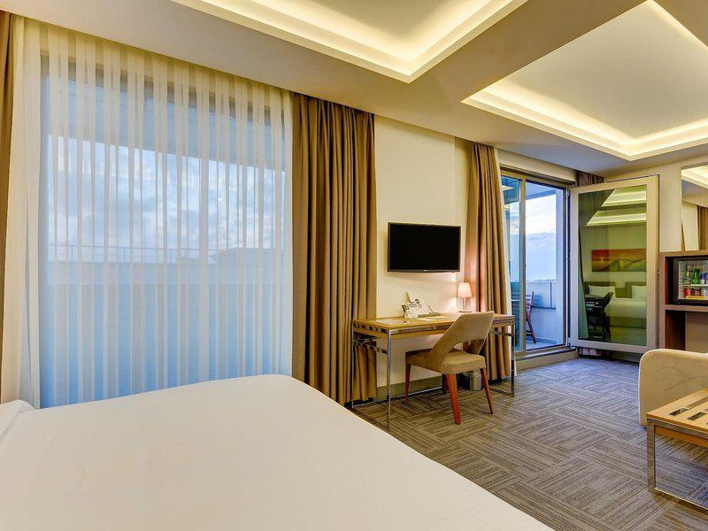 F82AF70807513F06F221F96043E3A02D