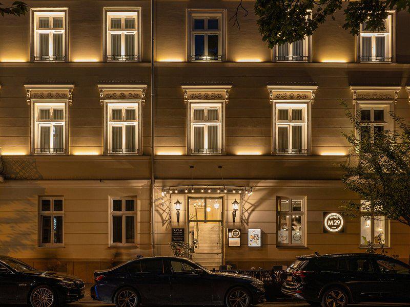 395A043FE2AEAA8D87EADC4A260C33E9