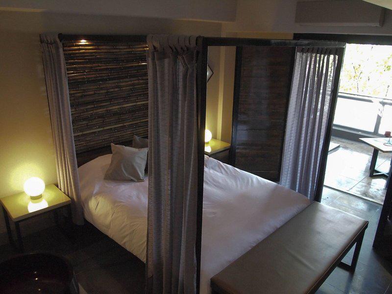 16C125007999DE7707448FDE63F3635E