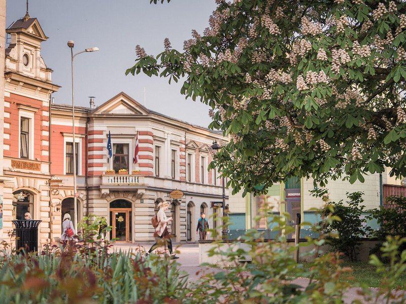 E8F71377AA343418F4A0E7E05DE48901