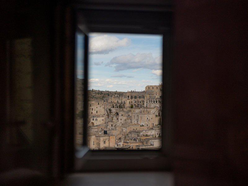 D913CA78D26AF00AE916D6905817F49E