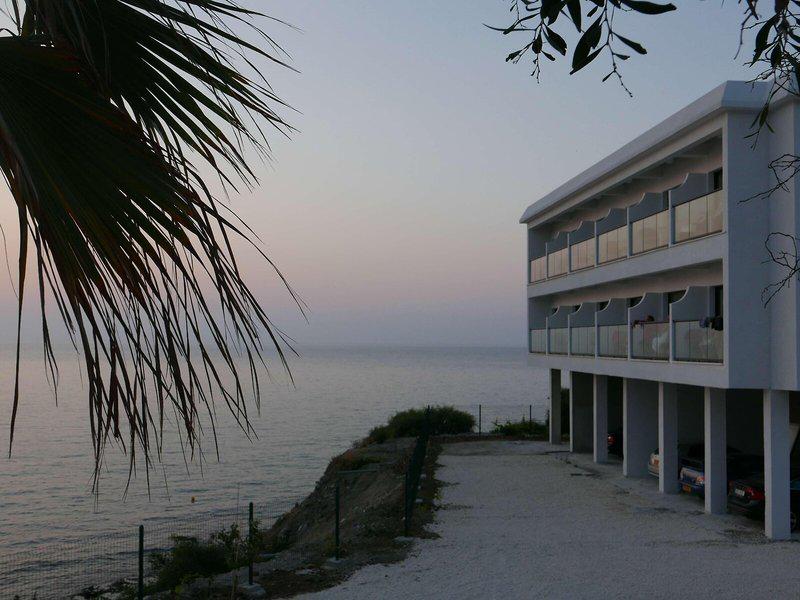 CB3261DE3FB8567BFB1C23B535DD1CAF