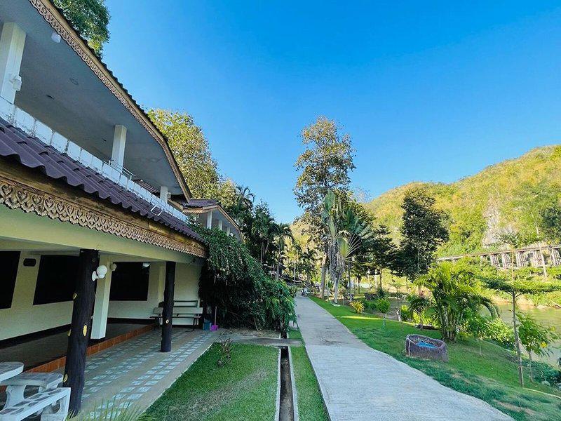 599558EF630E9F9641F40FFD73041AE3