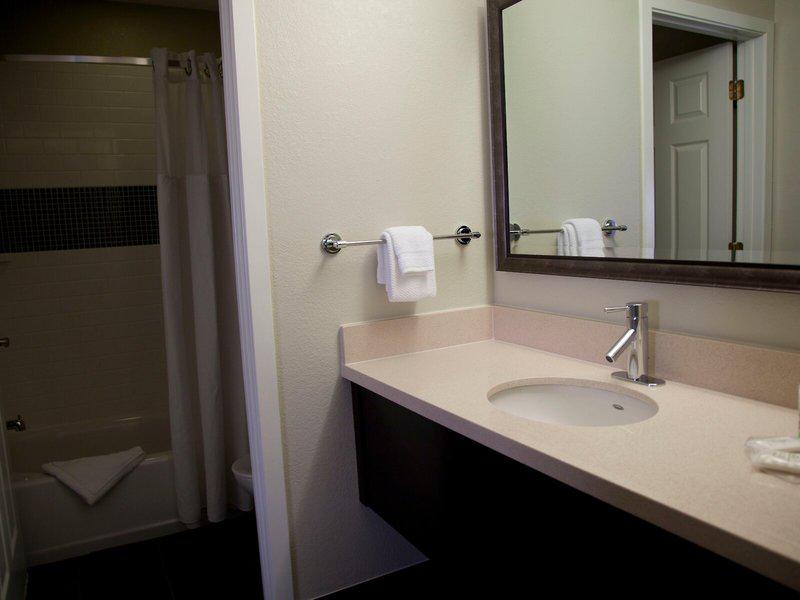 1087896FFA879DE4E7F2D0E1C7FE6928