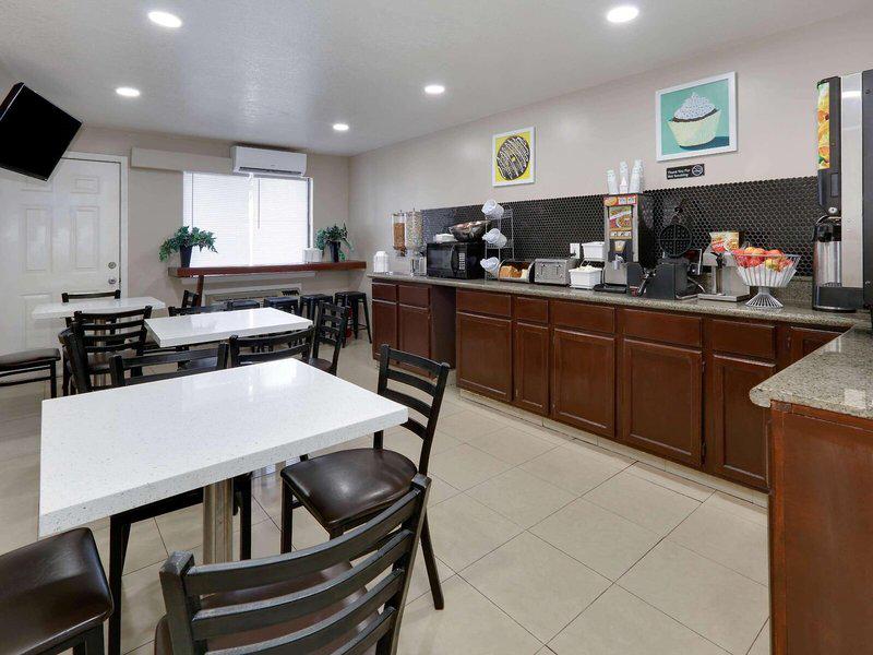 FEABB05D3ACEB1EABC3D4B630B76AD22