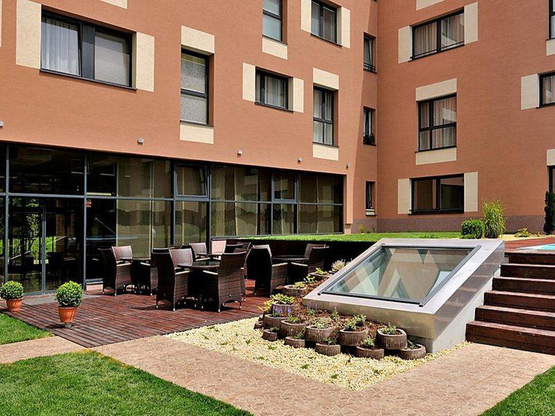 4016EE05CF8ADF42D1664FF99716889D