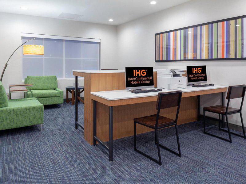 E10DC7B70A62B6E2580843C6C149A208