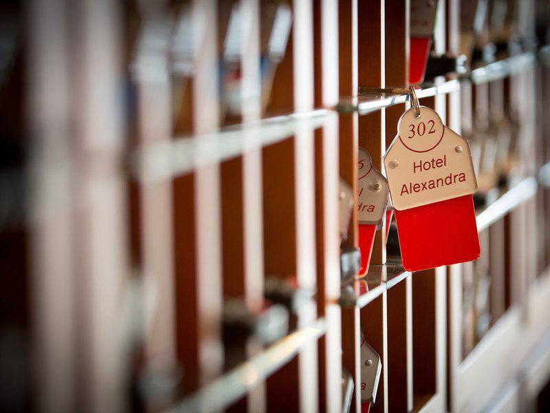 B5D323F0E728F8C12E11621BAF9E9DBC