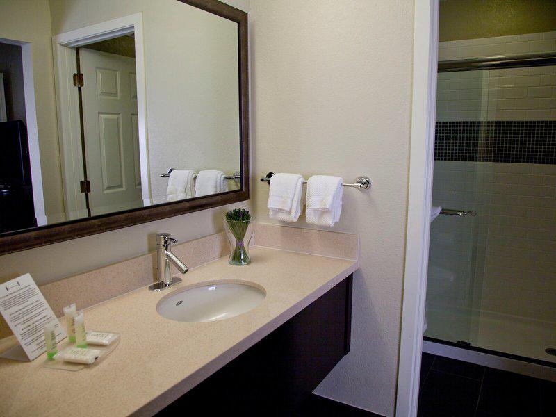 DB22B59809B333FB98E3FEA30C380CF4