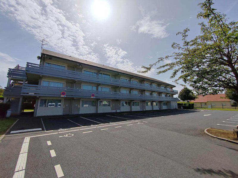 62D7DB2D2239D2559F3B0B2C26435B37