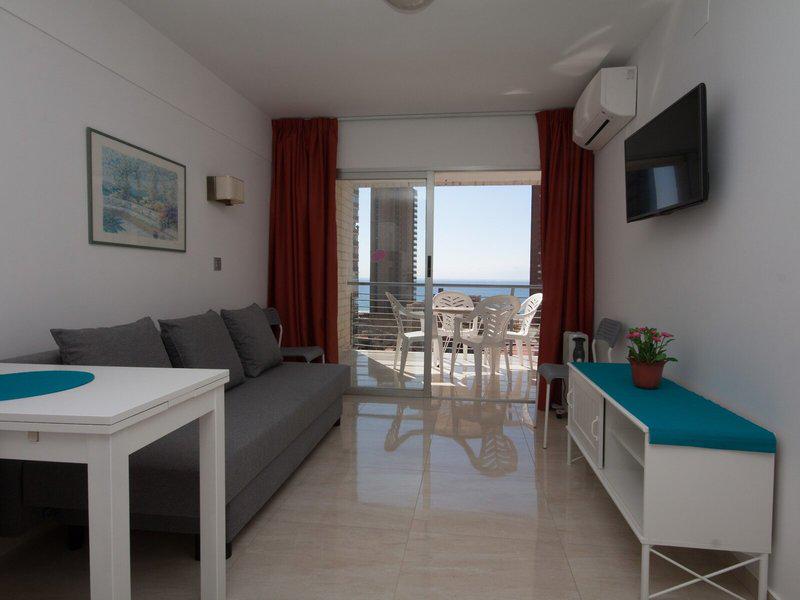 52AC1F67C6E815EB66A1282478F371BA