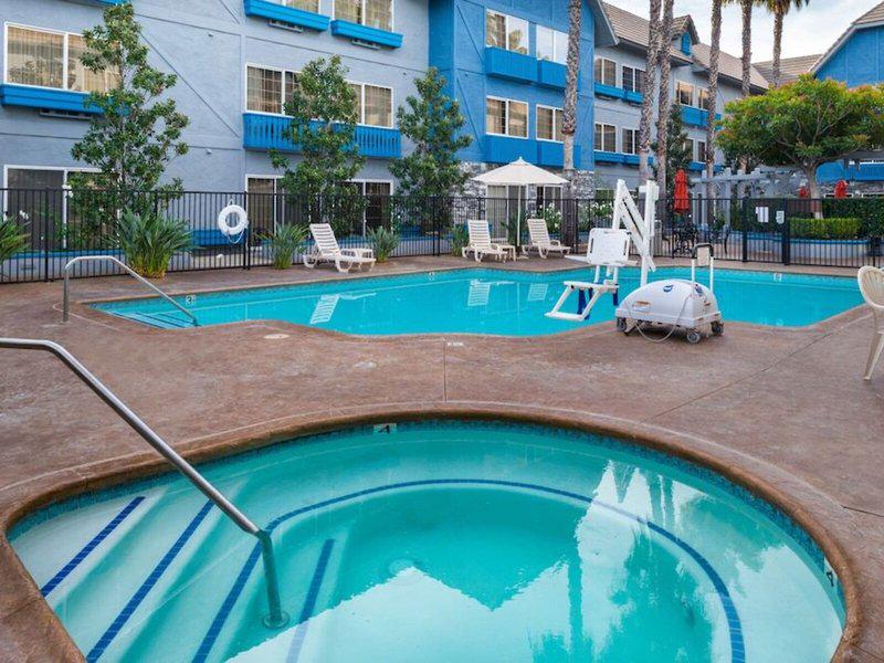 AB82DFDBEF7D70F52746158AC24A6902