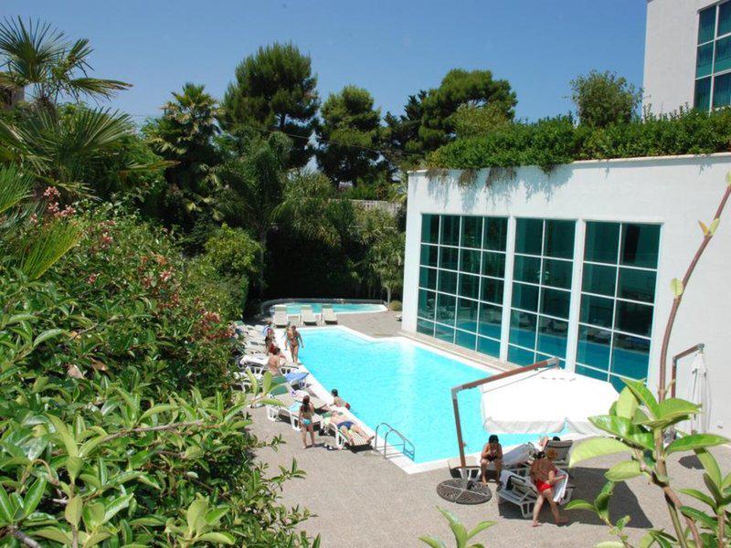 EE1B2E2245421A07BD689DF52BDF63C9