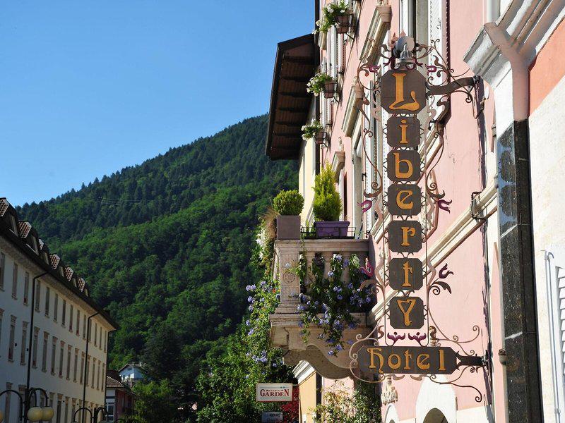 F470EAD2A75C0C3EFEBEFFFCF59A801C