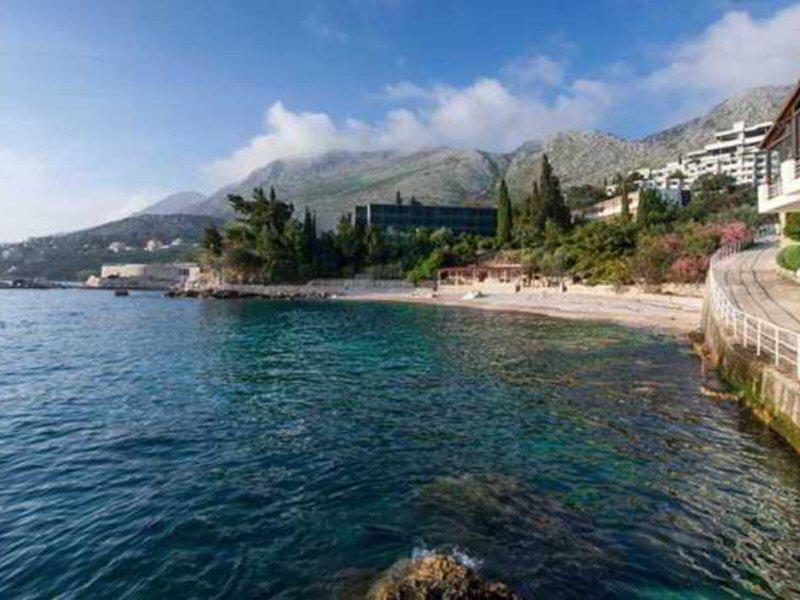 F868B974989DE4539FF5236D42703D39