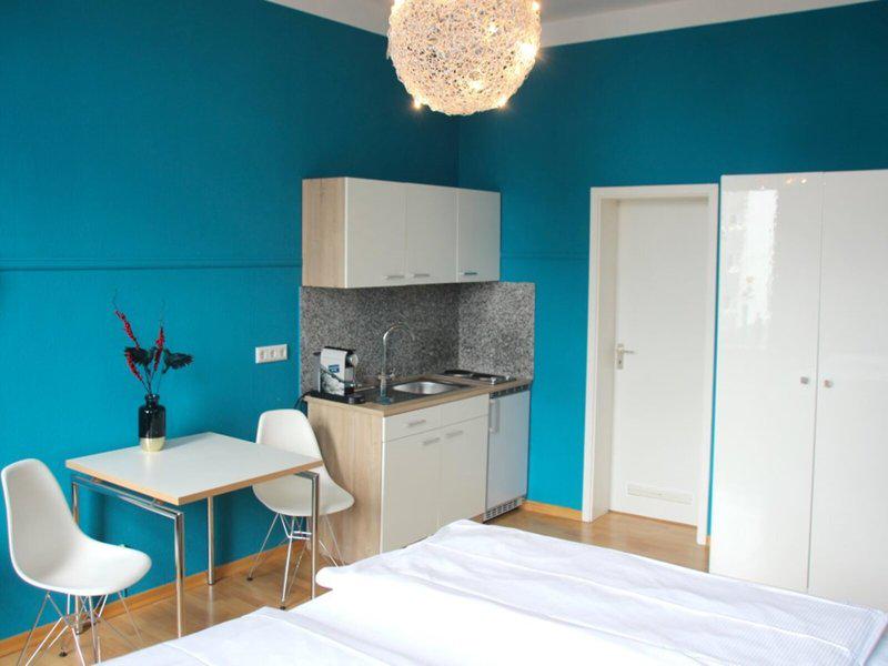 1CB5847F2FD19909E9BE04BBE0AEC83E