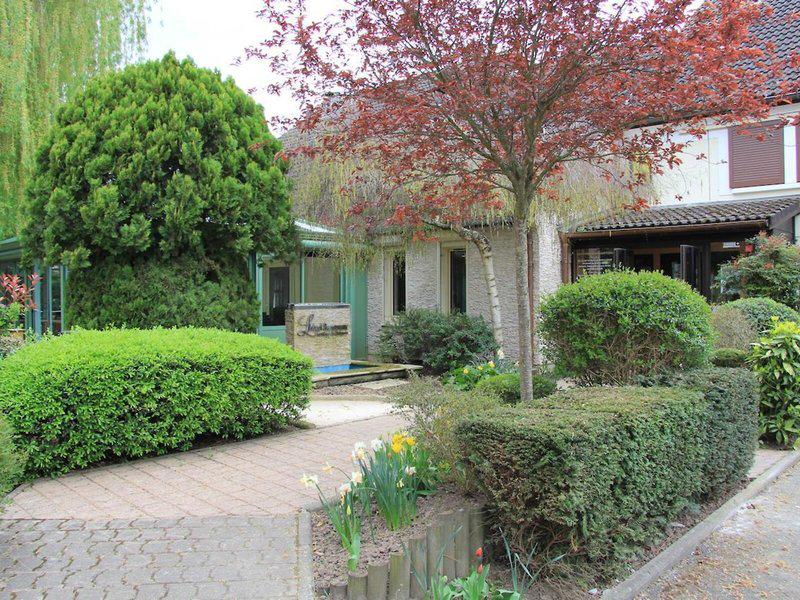 F6D1B57EA9BC2A01EC11AC4A84A7D5D8