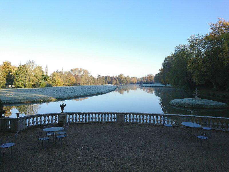 023EE186381508399CBC32D462D2B18C