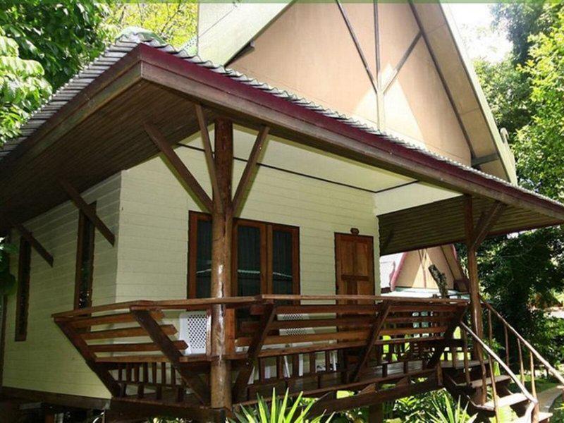 7FAFFF69E67E44BE30BB11DF6ABD79E1