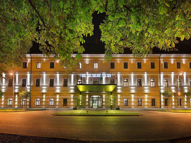 5B98A15AEAACBB5948928394B87F40FC